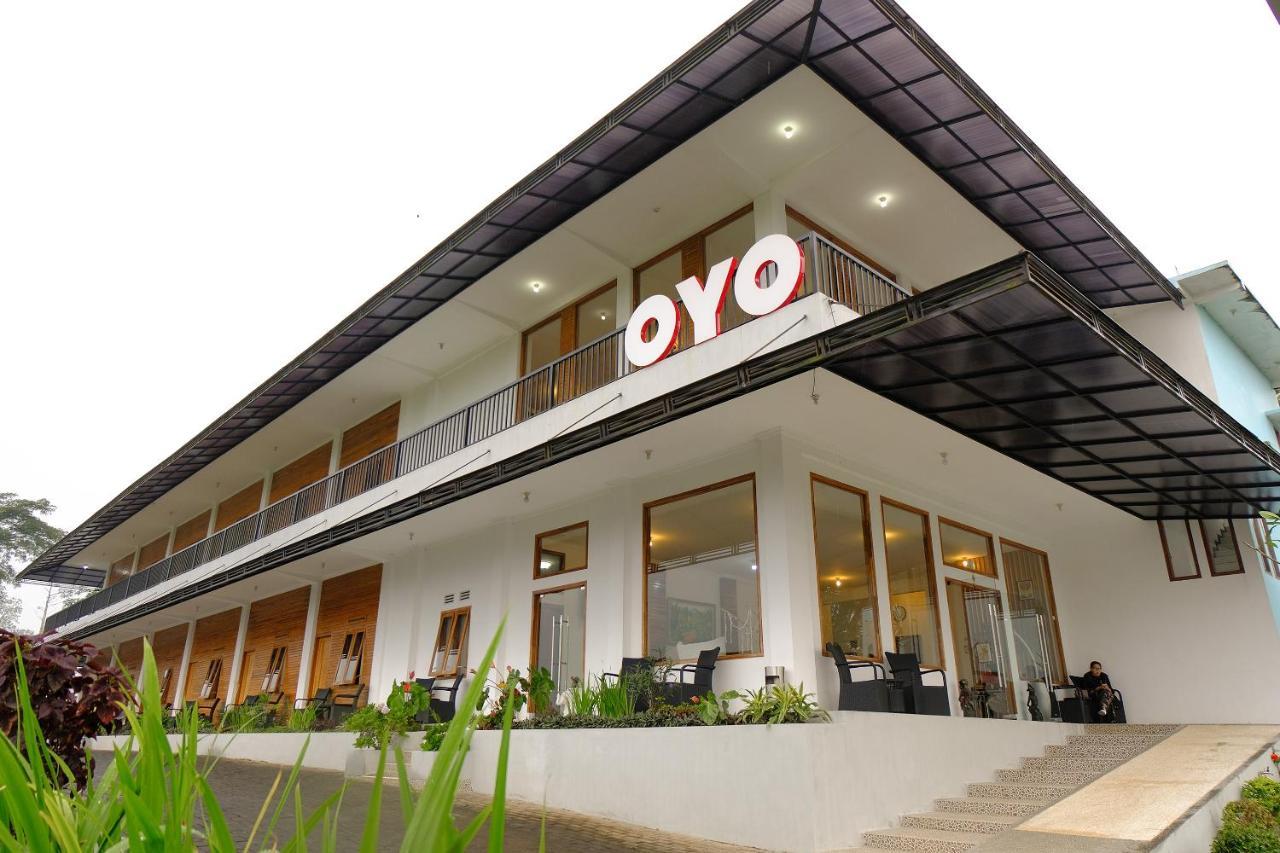 Oyo 446 Hotel Kawi Surapatha Malang Exterior foto