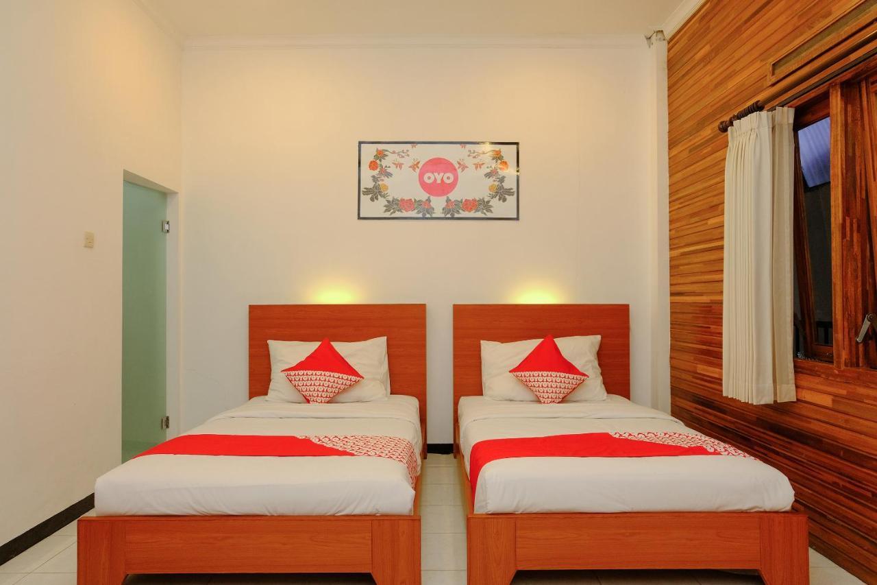 Oyo 446 Hotel Kawi Surapatha Malang Exterior foto
