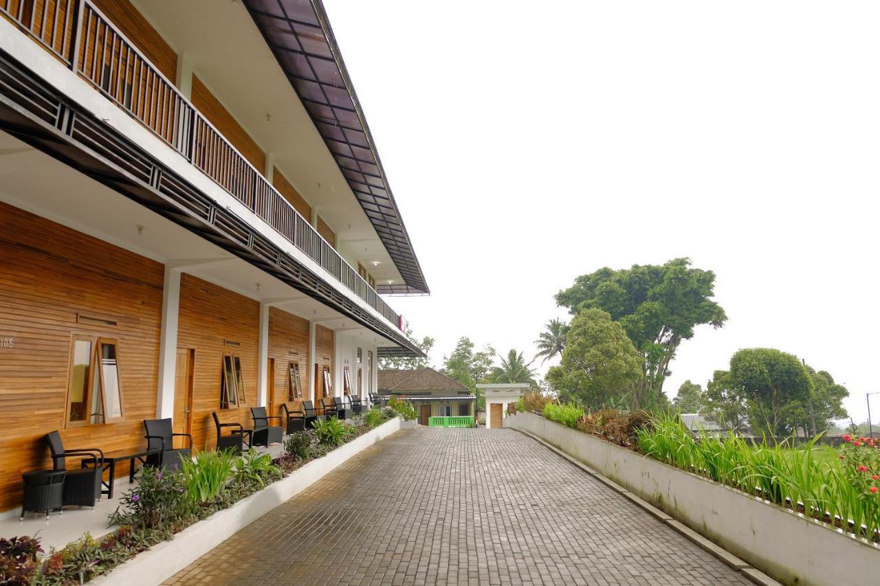 Oyo 446 Hotel Kawi Surapatha Malang Exterior foto