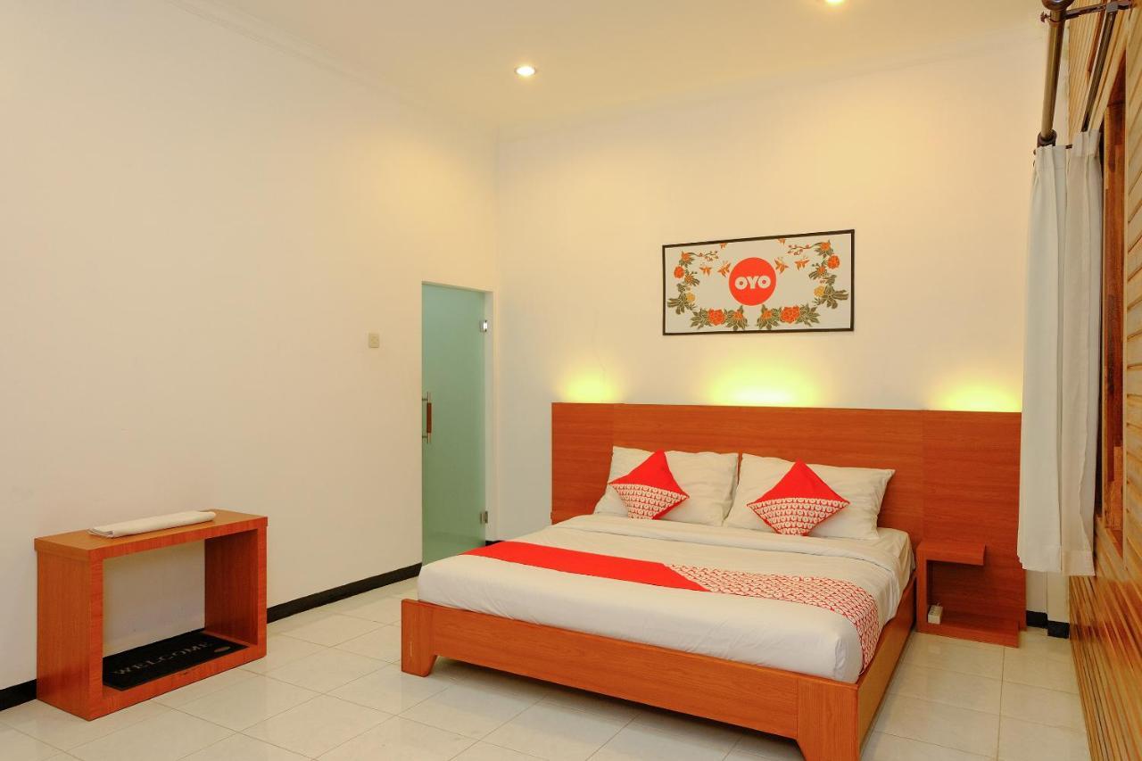 Oyo 446 Hotel Kawi Surapatha Malang Exterior foto