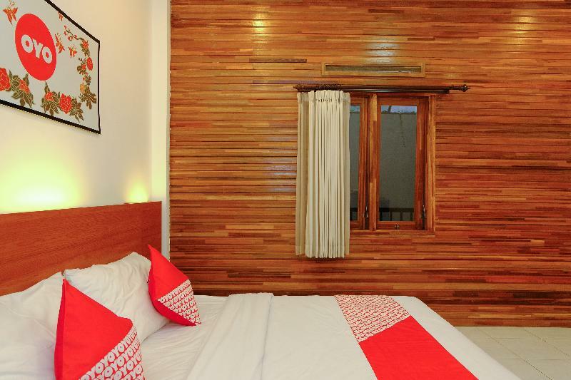 Oyo 446 Hotel Kawi Surapatha Malang Exterior foto